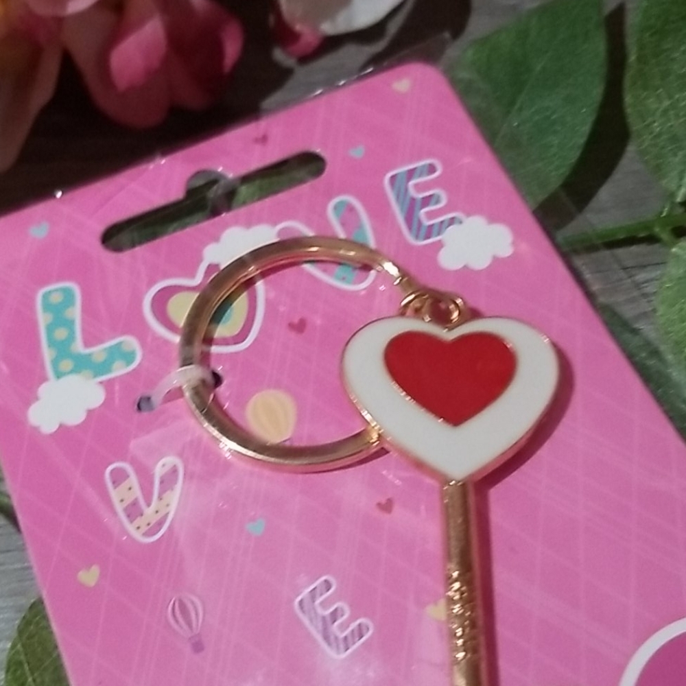 Heart 'KEY' Key Chain - Picture 2 of 6